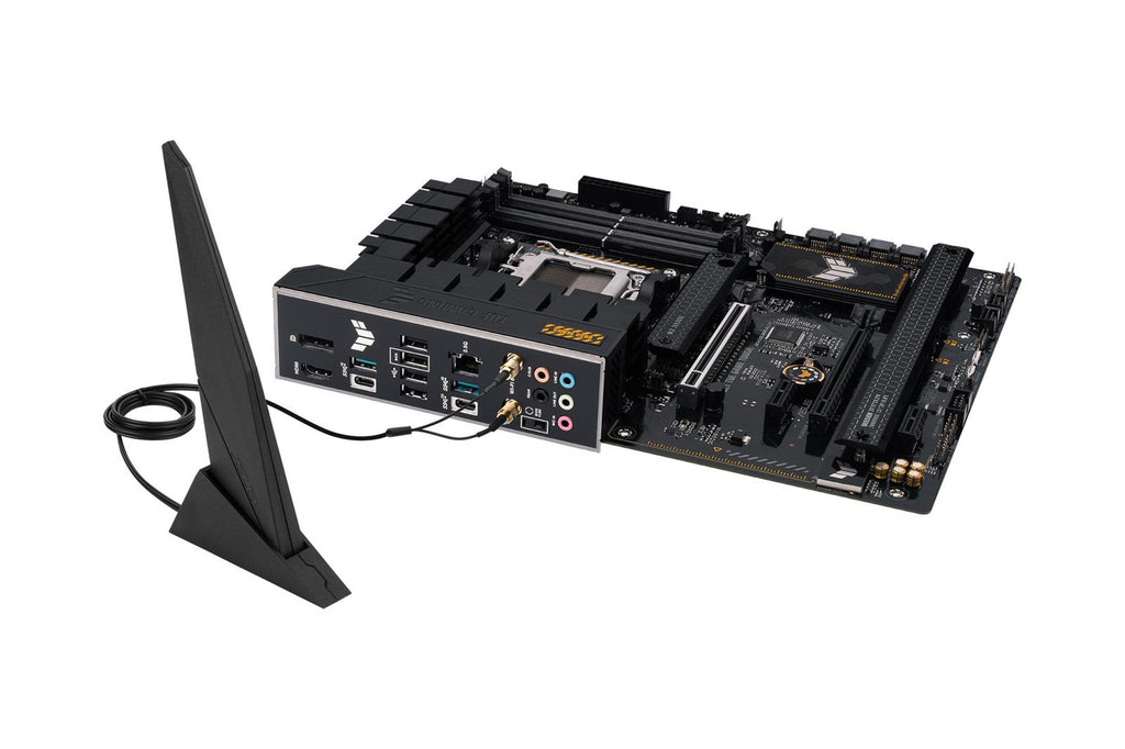 ASUS TUF Gaming B650-Plus WiFi med anslutningar och expansionsplatser