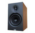 ELAC Debut B6.3 Walnut stativhögtalare framifrån utan frontskydd