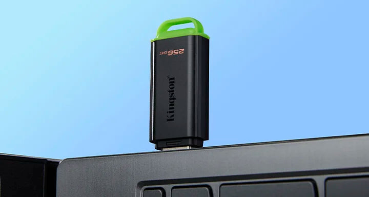 Kingston DataTraveler Exodia G2 256 GB ansluten till en dator